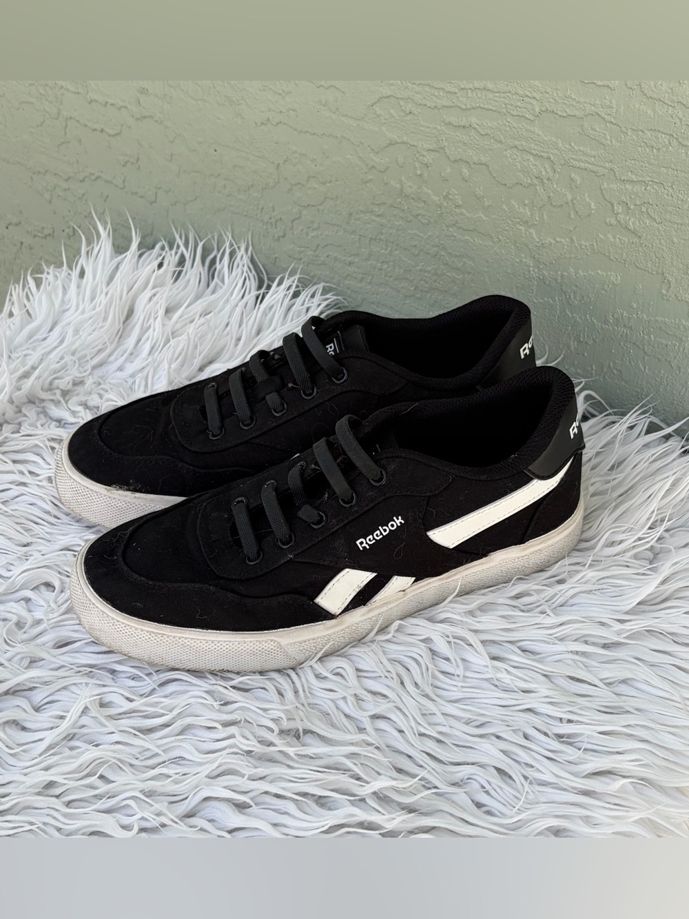 Reebok Classic Court Black Lace Up Athletic Shoes Sz 6 BOYS